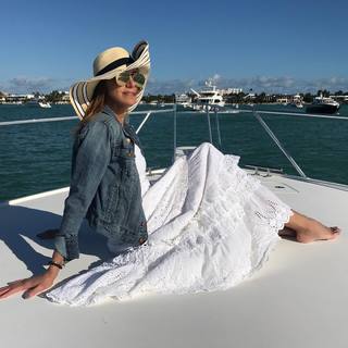 Lili Estefan feet photo thumbnail