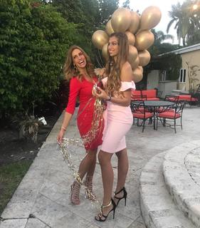 Lili Estefan feet photo thumbnail