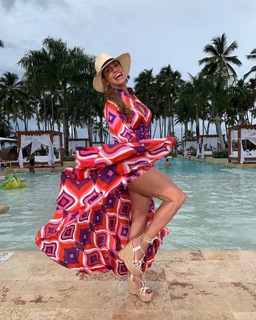 Lili Estefan feet photo thumbnail