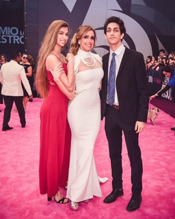 Lili Estefan feet photo thumbnail