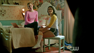Lili Reinhart feet photo thumbnail