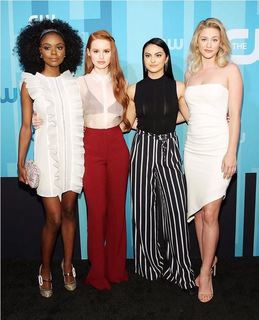 Lili Reinhart feet photo thumbnail