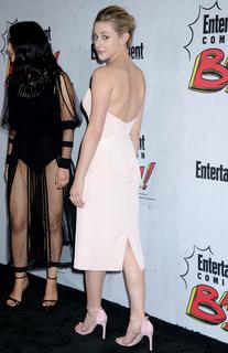 Lili Reinhart feet photo thumbnail