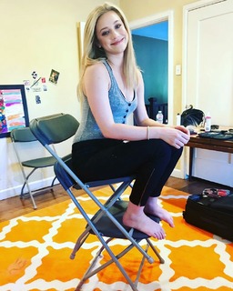 Lili Reinhart feet photo thumbnail