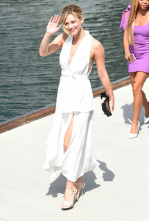 Lili Reinhart feet photo thumbnail