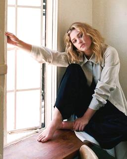Lili Reinhart feet photo thumbnail
