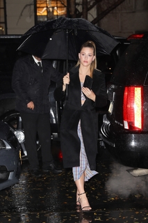 Lili Reinhart feet photo thumbnail
