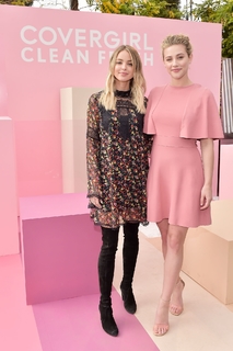 Lili Reinhart feet photo thumbnail