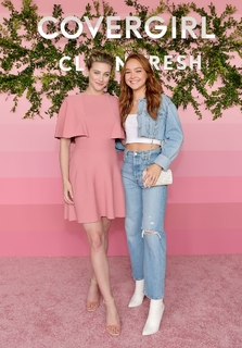 Lili Reinhart feet photo thumbnail