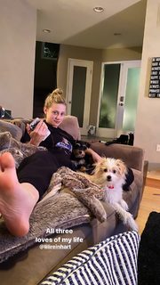 Lili Reinhart feet photo thumbnail