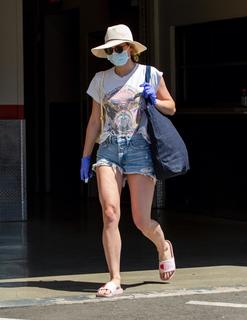 Lili Reinhart feet photo thumbnail
