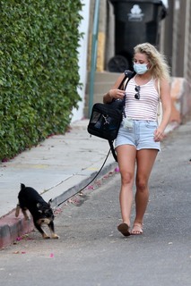 Lili Reinhart feet photo thumbnail
