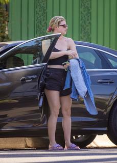 Lili Reinhart feet photo thumbnail