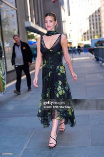 Lili Reinhart feet photo thumbnail