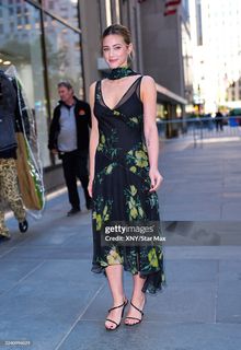 Lili Reinhart feet photo thumbnail