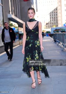 Lili Reinhart feet photo thumbnail