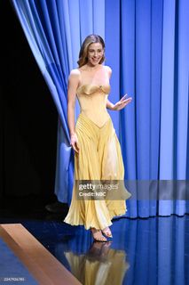 Lili Reinhart feet photo thumbnail