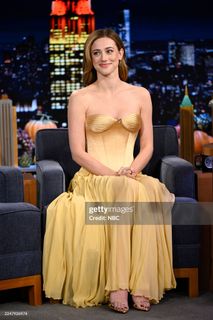 Lili Reinhart feet photo thumbnail