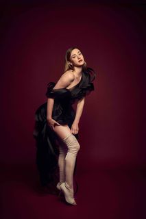 Lili Reinhart feet photo 4