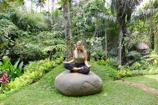 Lili Sepe feet photo 2