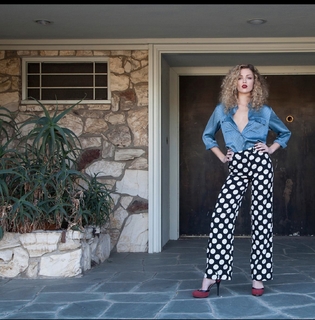 Lili Simmons feet photo thumbnail