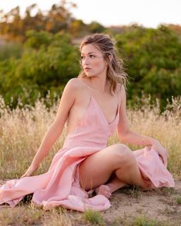 Lili Simmons feet photo thumbnail