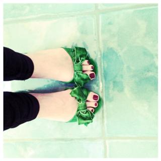 Lili Simmons feet photo thumbnail