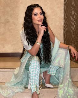 Lilia Al Atrash feet photo thumbnail