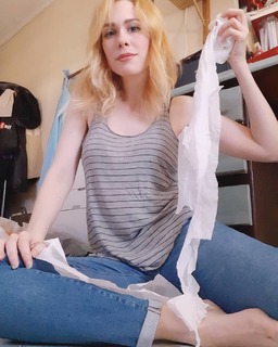 Lilia Lemoine feet photo 9