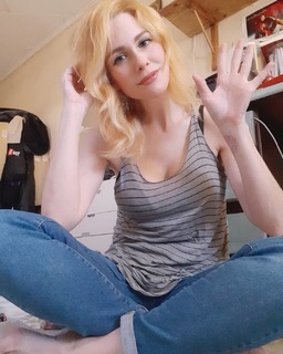 Lilia Lemoine feet photo 8