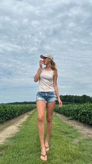 Lilly Gaddis feet photo 3
