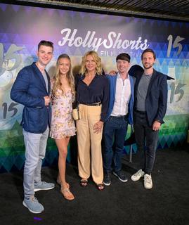 Lilly Krug feet photo thumbnail