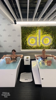 Lilly Krug feet photo thumbnail