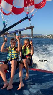 Lilly Krug feet photo thumbnail