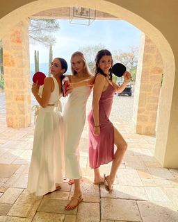 Lilly Krug feet photo thumbnail