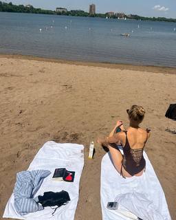 Lilly Krug feet photo thumbnail