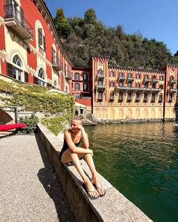 Lilly Krug feet photo thumbnail