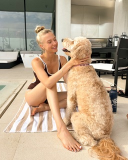 Lilly Krug feet photo thumbnail
