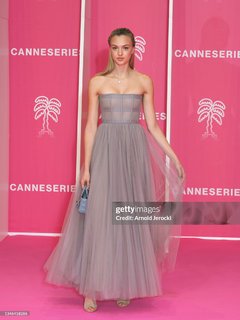 Lilly Krug feet photo thumbnail