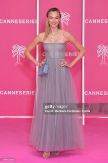 Lilly Krug feet photo thumbnail