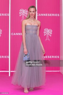 Lilly Krug feet photo thumbnail