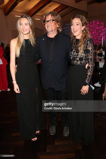 Lilly Krug feet photo thumbnail