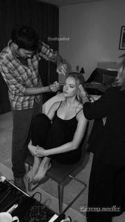 Lilly Krug feet photo thumbnail
