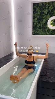 Lilly Krug feet photo thumbnail