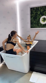 Lilly Krug feet photo thumbnail