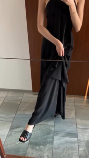 Lilly Krug feet photo thumbnail