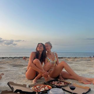 Lilly Krug feet photo thumbnail