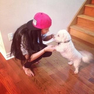 Lilly Singh feet photo thumbnail