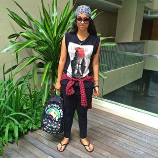 Lilly Singh feet photo thumbnail