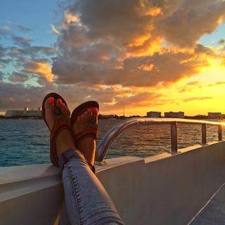 Lilly Singh feet photo thumbnail